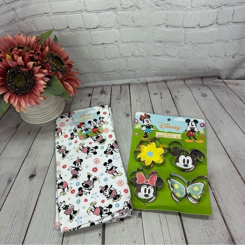 Disney Mickey and Minnie mouse Floral kitchen towel set with Cookie Cutters